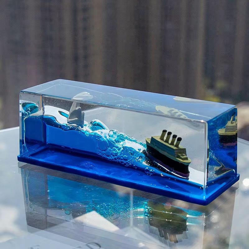 Cruise ship fluid drift bottle hourglass with floating boat decoration for home decor and gift giving.